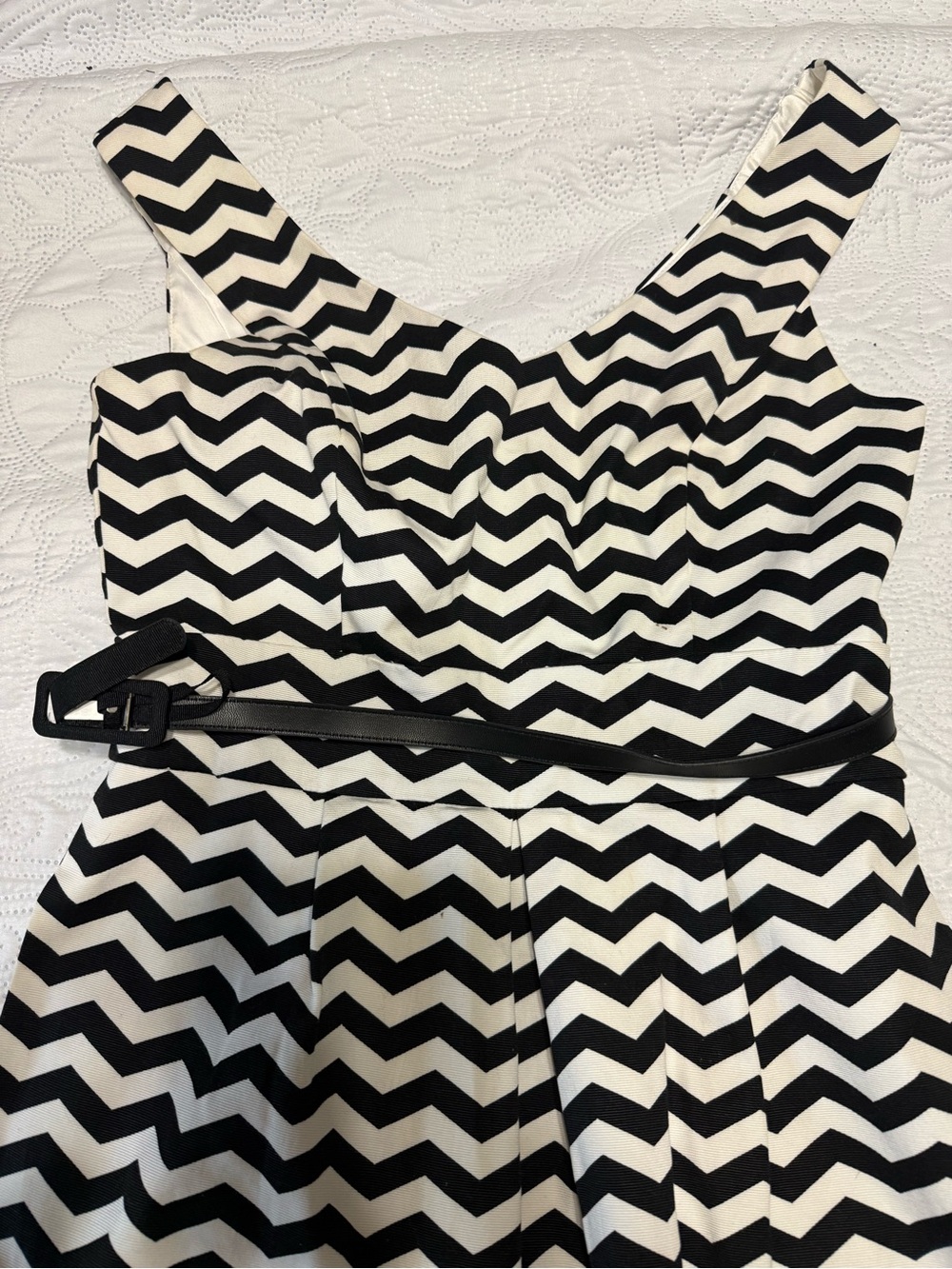 White House Black Market Black and White Chevron Midi Dress size 4